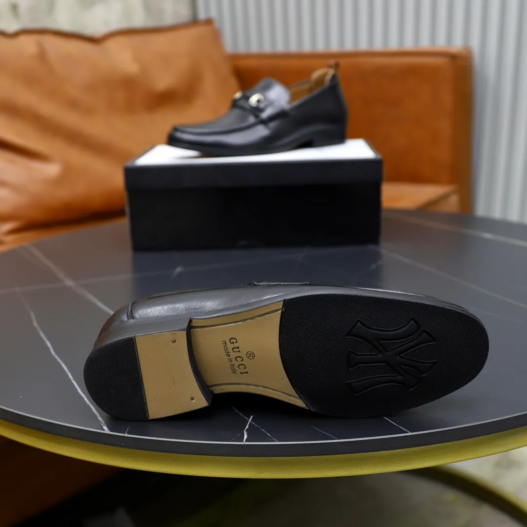 Men's shoes: 250🙅‍♂️🙅‍♂️🙅‍♂️Niuli Brand: GUCCI Size: 38-44 (45 can be customized) Level: Counter classic Material: Original soft cowhide upper Comfortable cowhide lining Original lightweight outsole Style category: Business casual footwear Driving leather shoes Color: Actual picture color